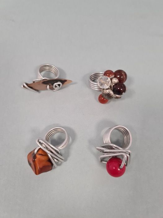 Bijuteria - colares,  anéis,  pulseira