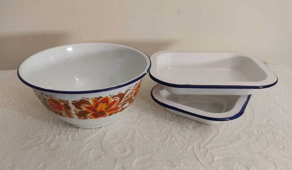 Conjunto Vintage de Esmalte: Tigela Decorada + 2 Travessas Pequenas