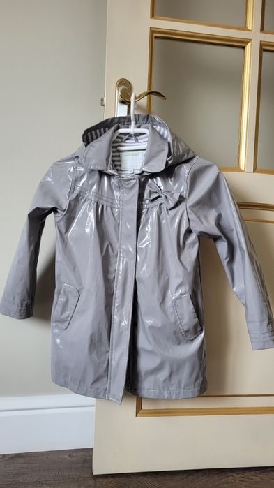 Плащ ,дощовик фірмовий.