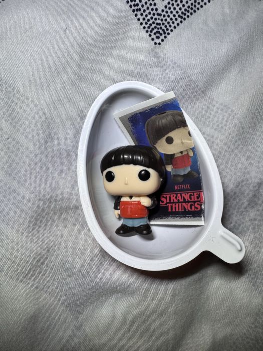 Іграшки 'Stranger Things' kinder joy