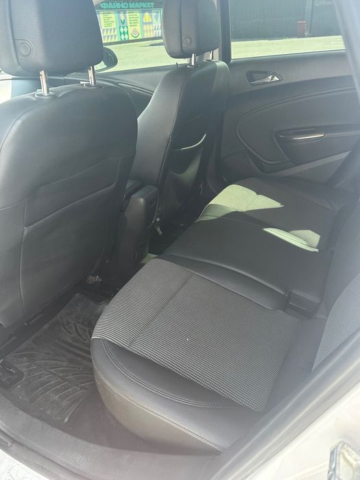 Opel Astra J 2011