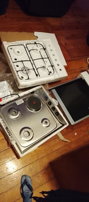 placa a gás com um bico elétrico