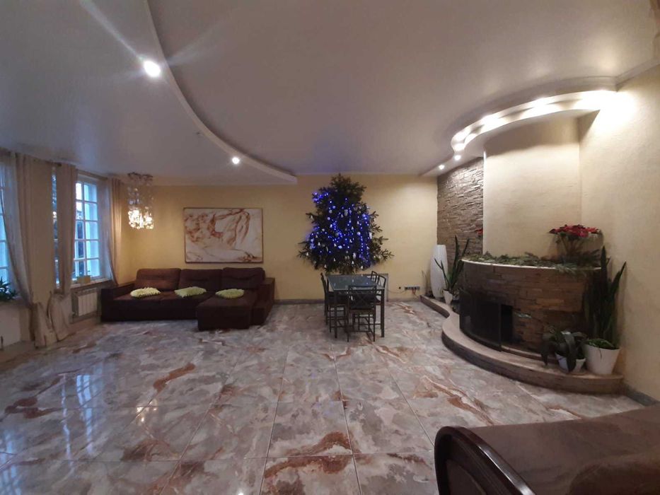 Дом 450 кв. До 35 человек. Сауна, беседка, теннис, генератор, бассейн.