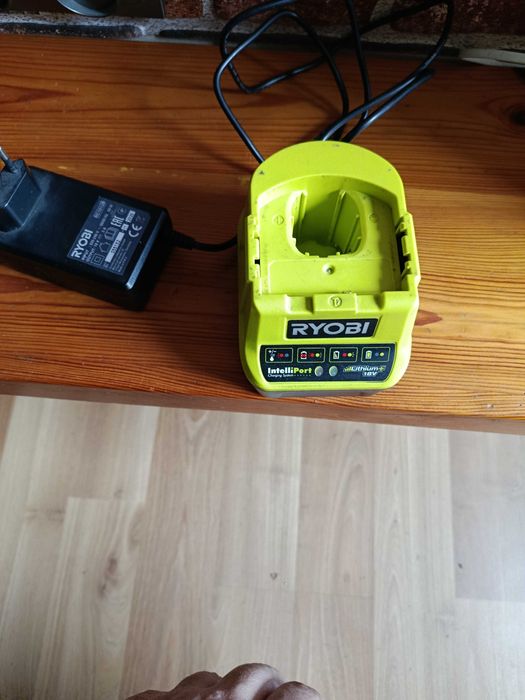 Ładowarka Ryobi 18V