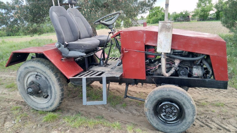 Скаладаю  саморобний тракторець