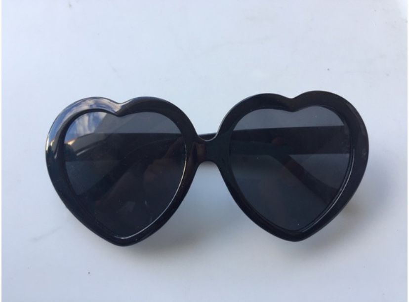 Очки в форме сердечек с любовным эффектом
