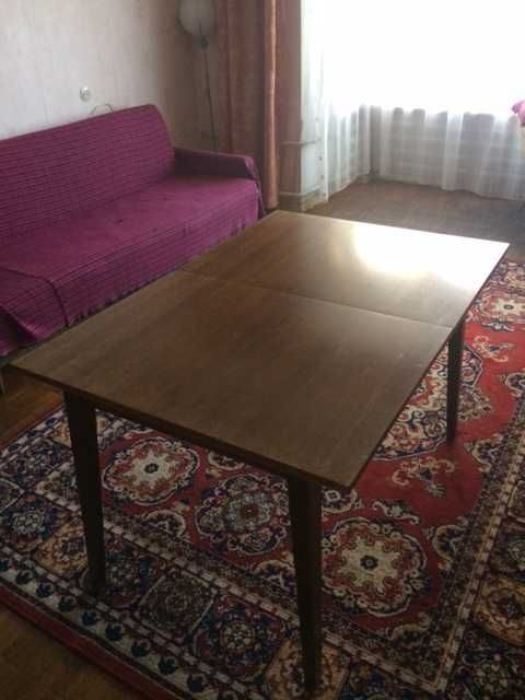 Стол обеденный деревянный