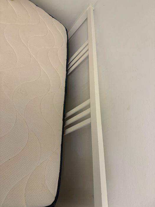 Cama casal em madeira