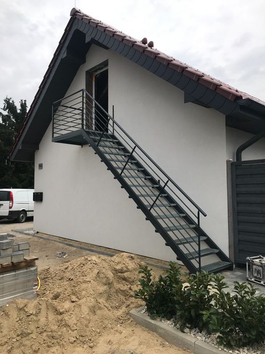 Schody metalowe stalowe zewnetrzne