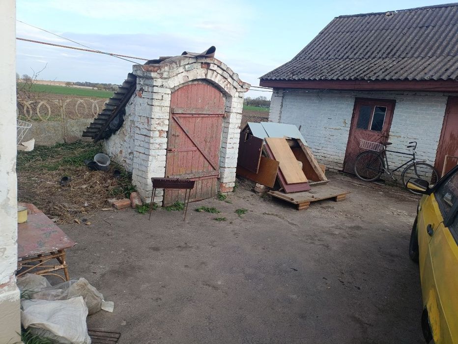 Продам будинок в житловому стані