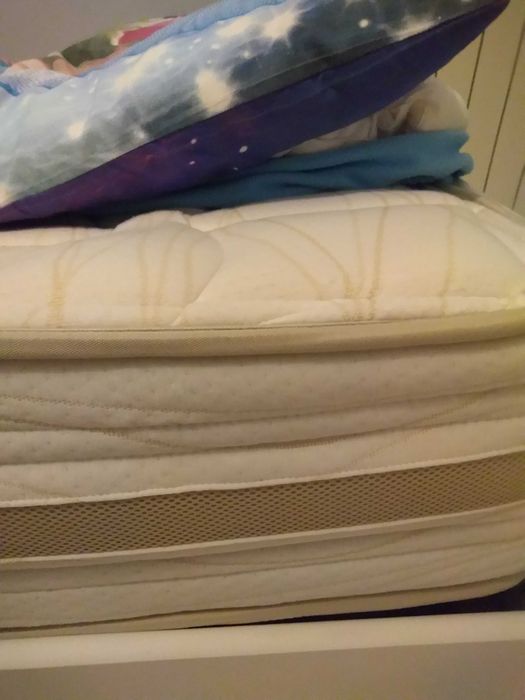 Cama criança com colchão