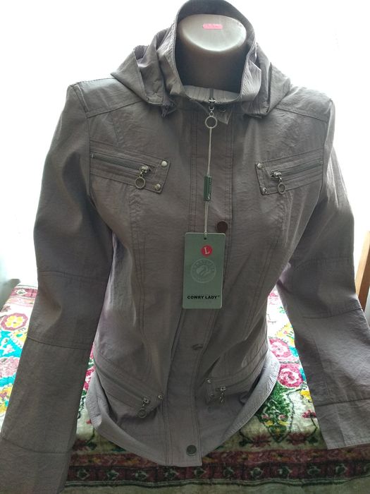 Вітровка жіноча на тендітну жінку .Якість відмінна