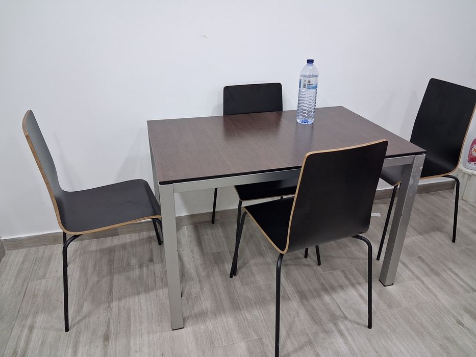 Vendo mesa preta com base de ferro