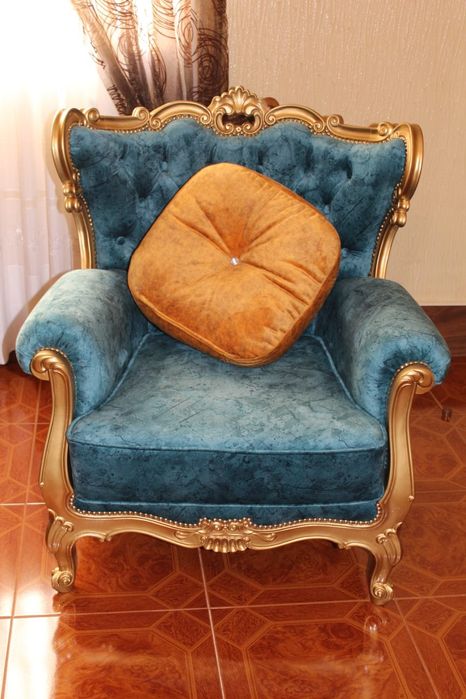 Vendo sofás completamente restaurados sem uso