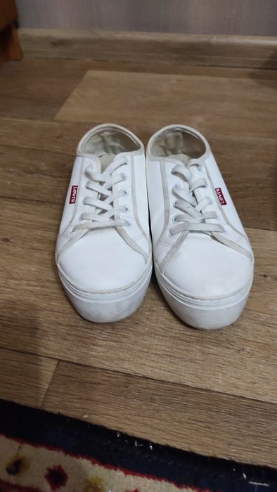 Снікерси Levi's, кеди білі , мокасини жіночі