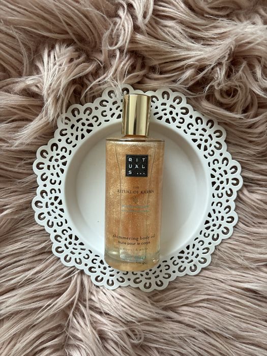 Okejek do ciała z brokatem Rituals Ritual of karma