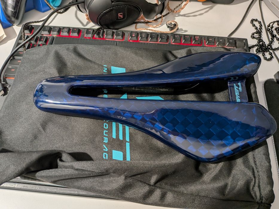 RYET siodło rowerowe carbon ultralight.