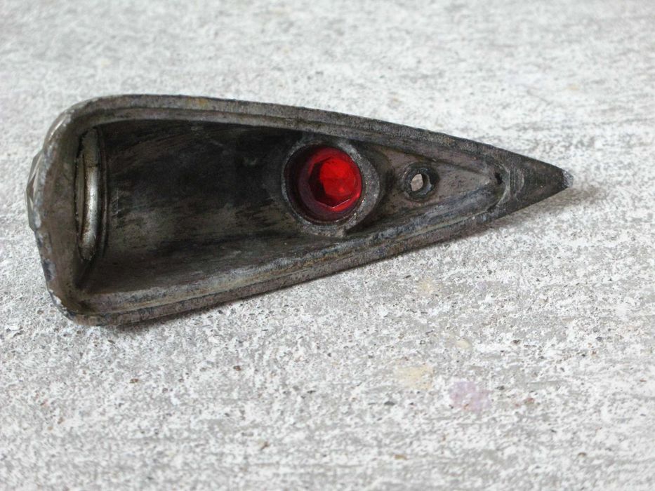 Carcaça de luz de para-lamas de moto antiga vintage, Harley? Triumph?