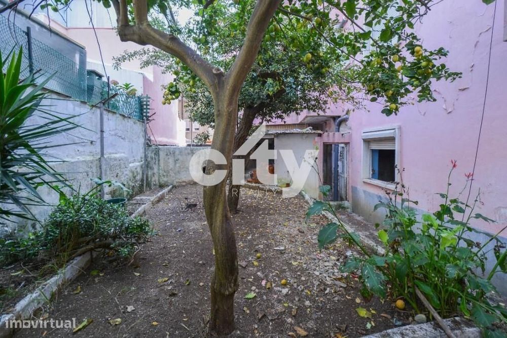 T3 com 100m2 e Quintal/Terraço Privativo de 50m2 na Venda Nova às Port