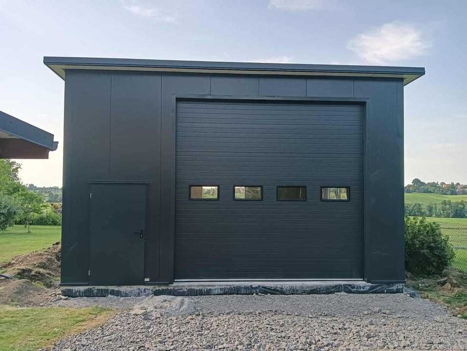 Hale/Garaże obiekty z płyty warstwowej