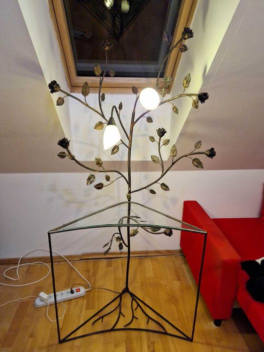 Szafka narożna ręcznie robiona z oświetleniem