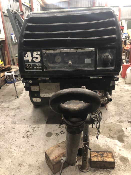 Kompresor śrubowy SULLAIR S45 2,6 m3