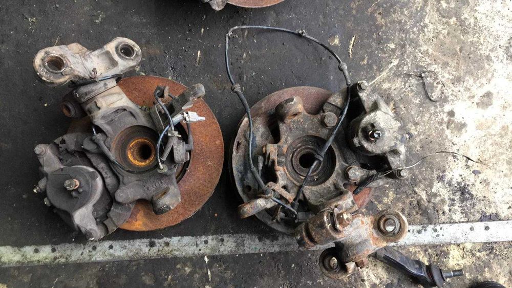 Поворотний кулак цапфа ступиця передні Nissan Primera P12 Lucas 2596/1