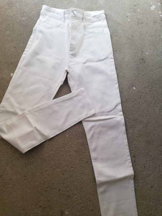 calça de ganga branca,  veste S/M perfeito estado