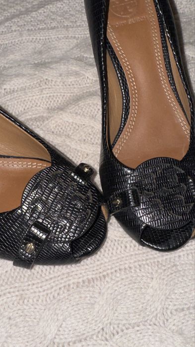 Tory Burch , шкіряні туфлі на танкетці , стан нових, розмір 36