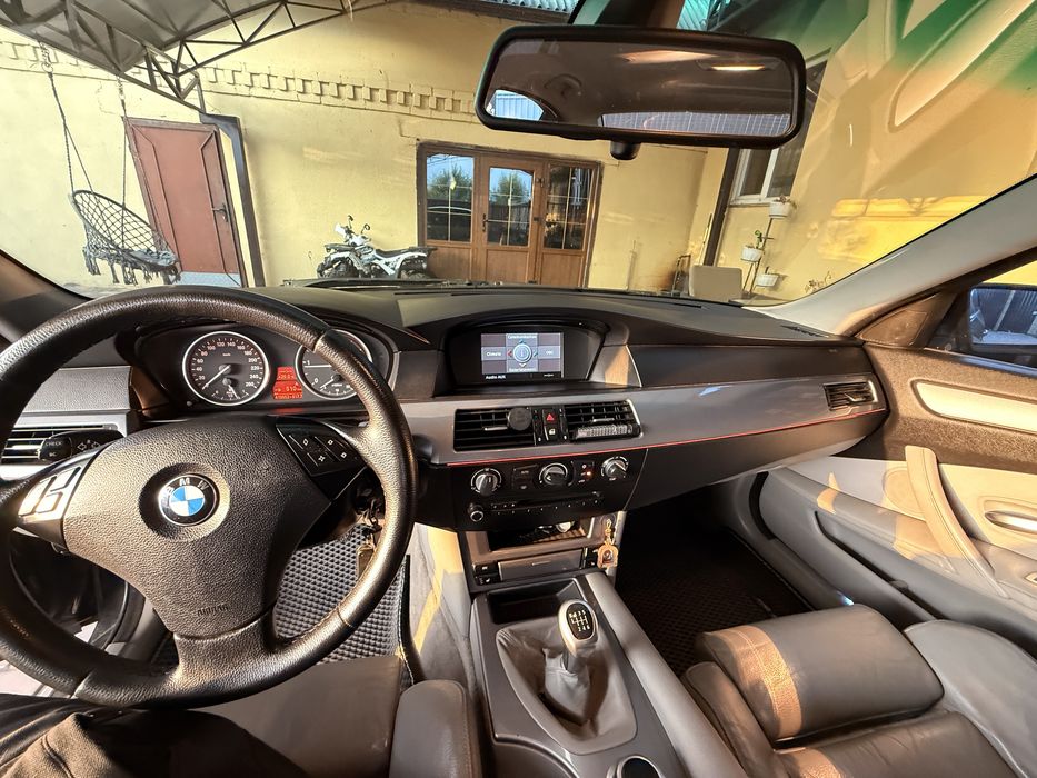 Продам BMW E60 520d  торг