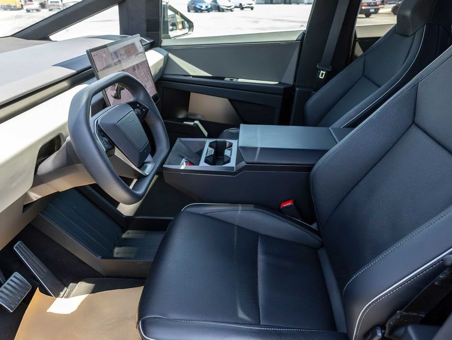 Tesla Cybertruck      2024