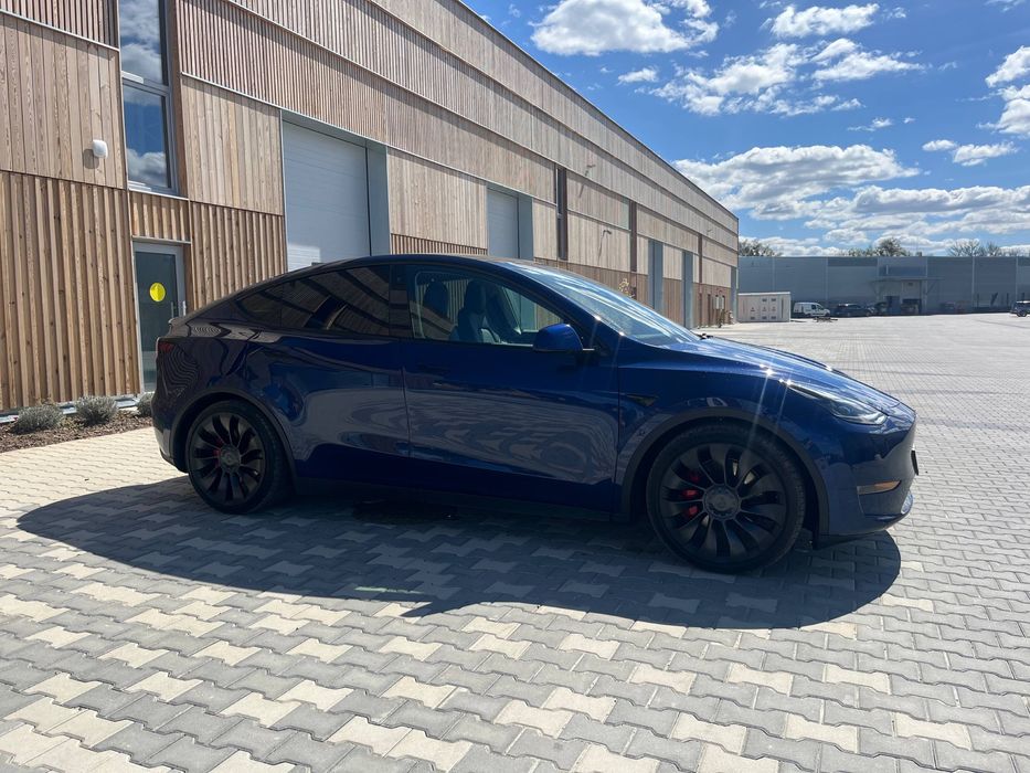 Tesla model Y Performance