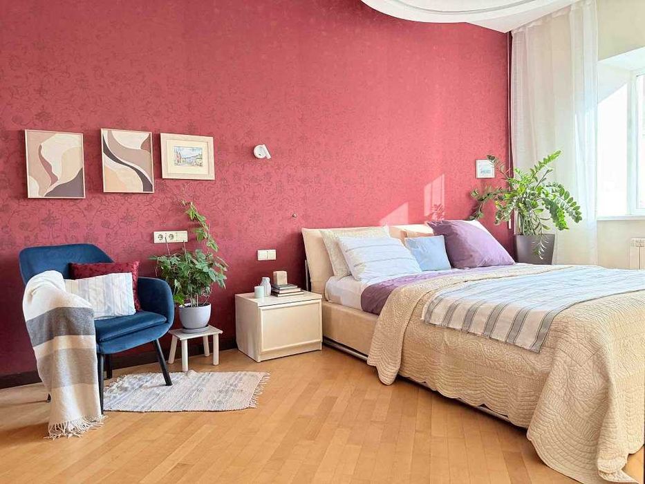 Чорновола 25, тиха, простора, затишна 2к, висота стелі 3м.