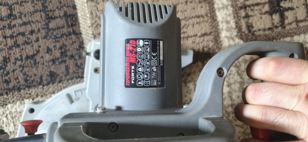 Торцовая,торцевая,торцовочная пила forte ms210