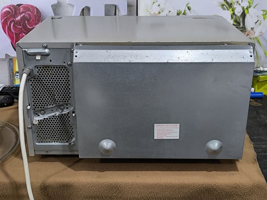 Micro-ondas Combinado Inverter Panasonic NN-CT57JMBPQ