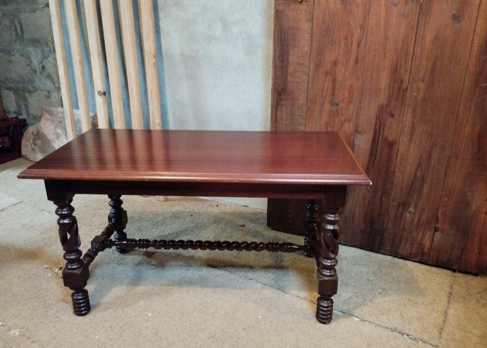 Mesa de centro de mogno