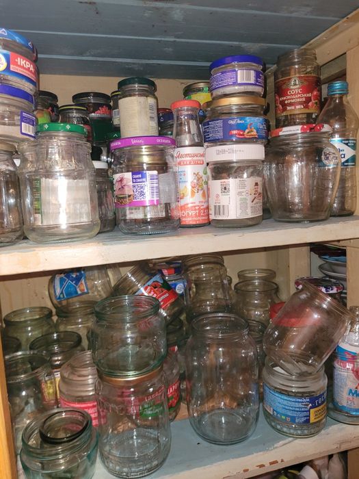Баночки різні на будь який смак повні ніши і балкон
