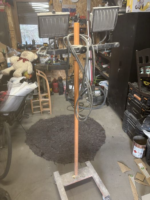 Lampa budowlana, halogen, regulowany stojak