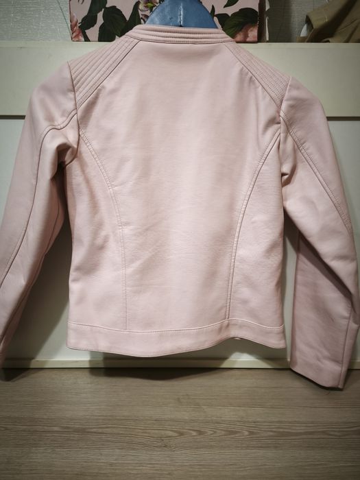 Легка куртка для дівчинки