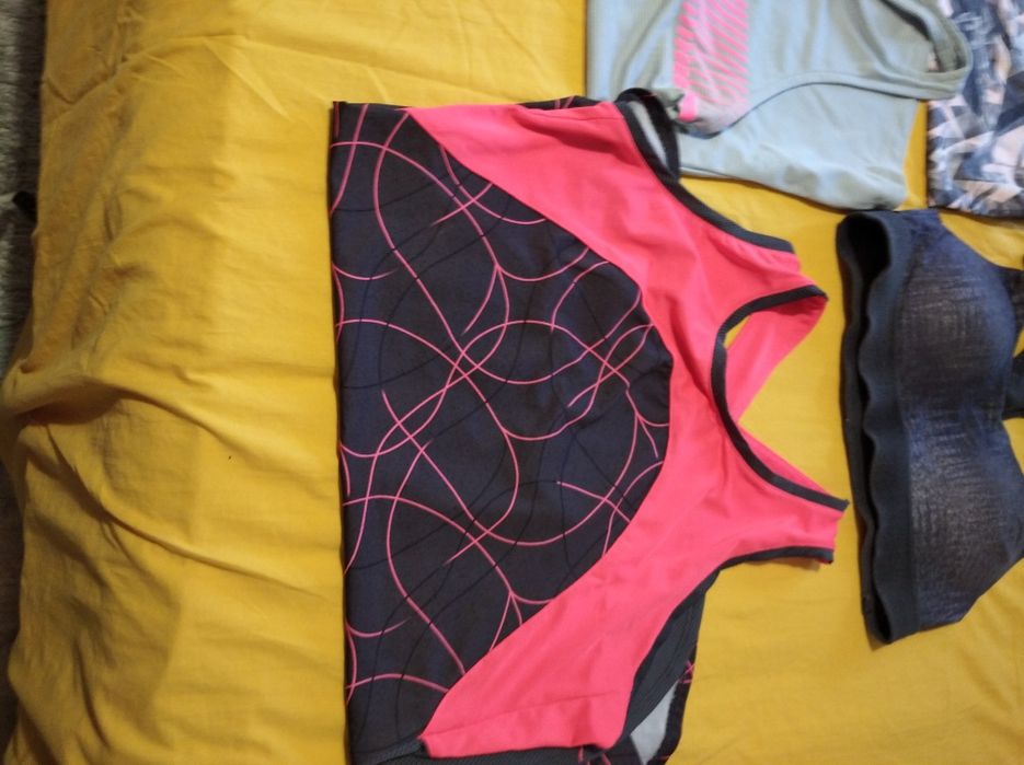 Tops e calças de desporto em ótimo estado