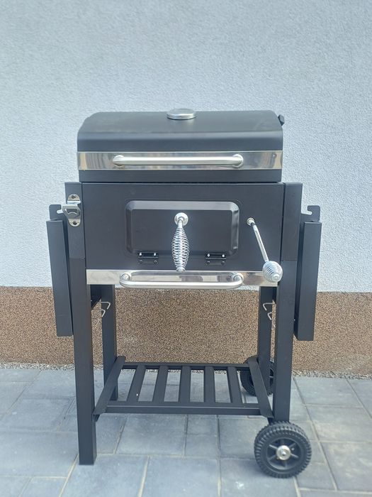 Grill ogrodowy węglowy