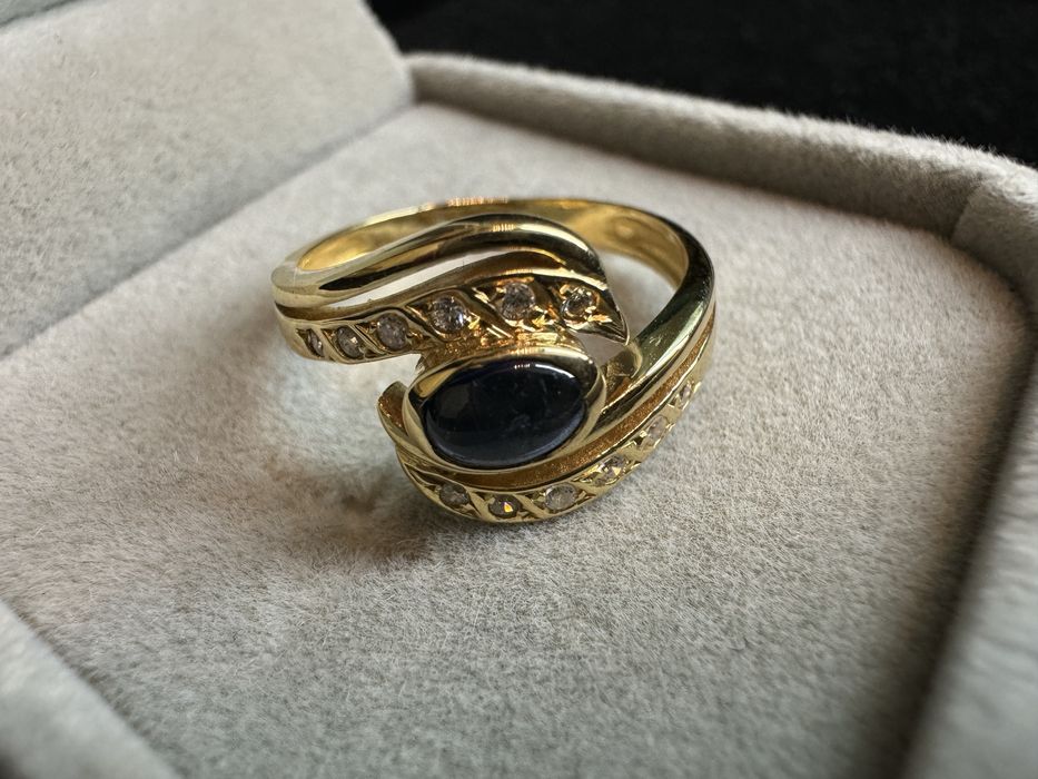 Anel ouro 19.2k com safira e zicornias