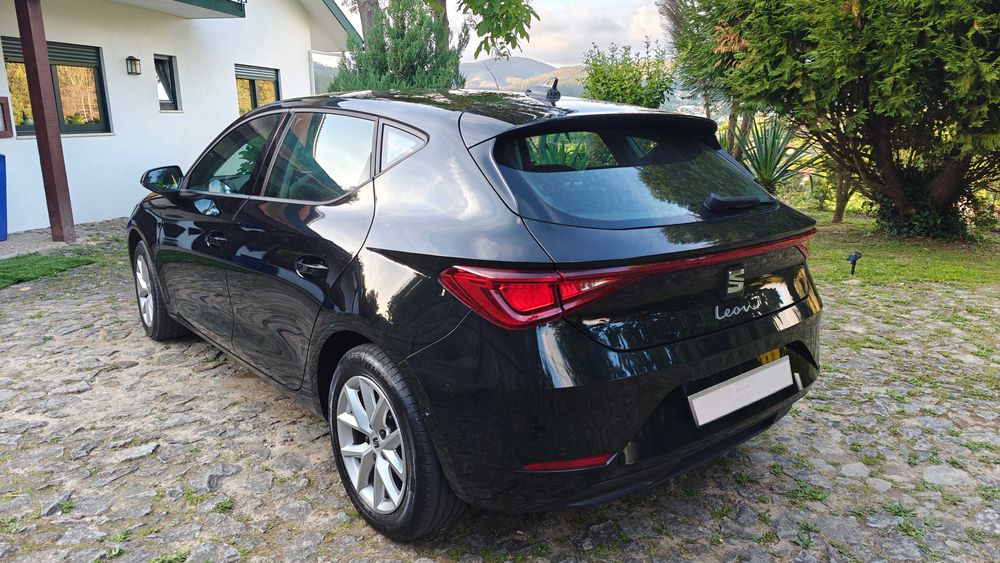 SEAT Leon 1.0 TSI Style Plus 110cv | Digital Cockpit | GPS 10" | Câmara | Keyless | LED