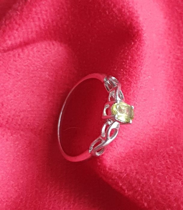 Pierścionek srebro 925 z naturalnym oliwinem perydot