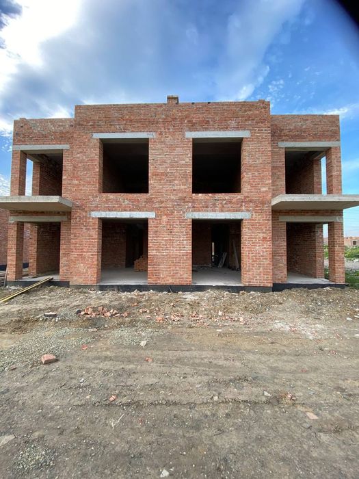 Продається сучасний дуплекс у самому серці Крихівців.