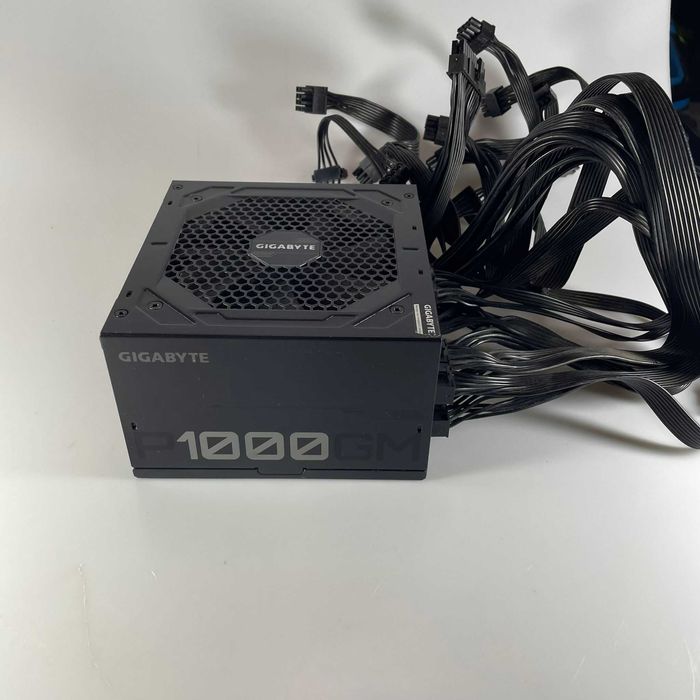 Zasilacz Gigabyte P1000GM 1000W 80 PLUS GOLD (OPIS)