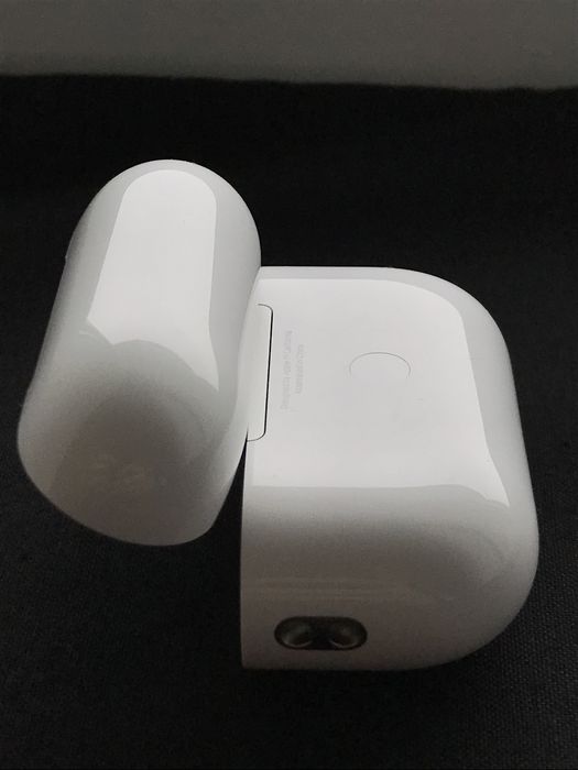 Кейс airpods Pro 2 original Model A 2968 Type-C. A 2700 Lightning