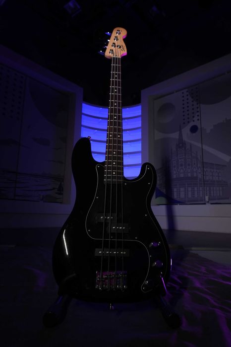 Squire by Fender Affiniti PJ BASS LRL BLK