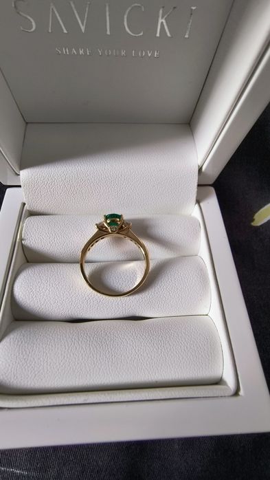 Pierścionek zaręczynowy