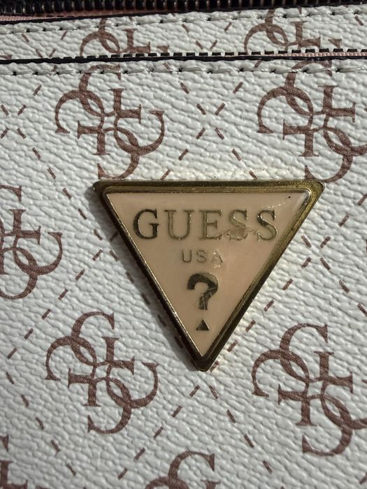 Torebka kuferek guess